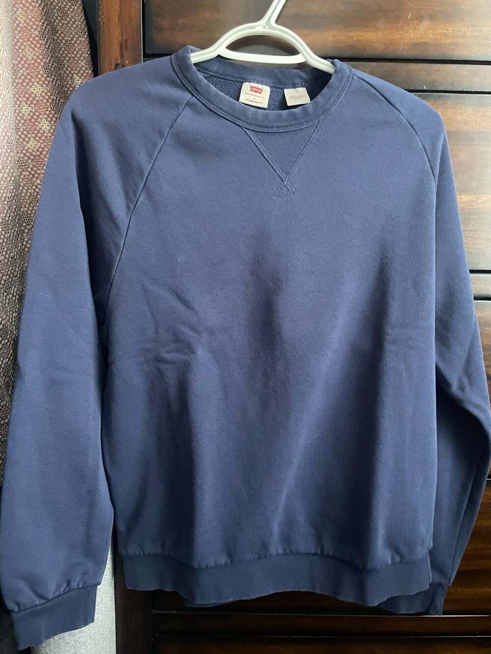 Levi's Standard Fit V-Notch Raglan Crewneck Sweatshirt